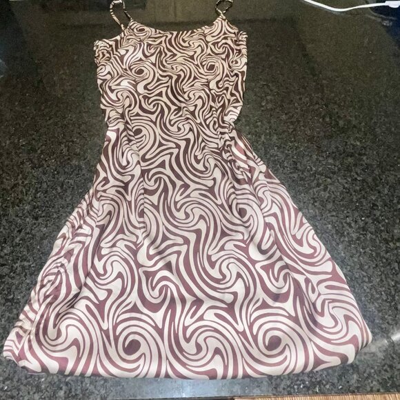Brown and white dress with swirls (size xl) - Picture 1 of 5